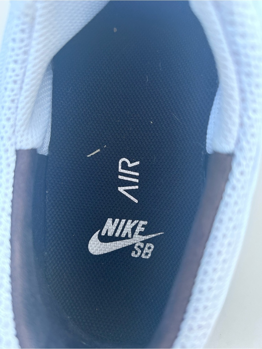 Nike Mens White Mesh Sneakers with Black Swoosh size 9 - Picture 6 of 7
